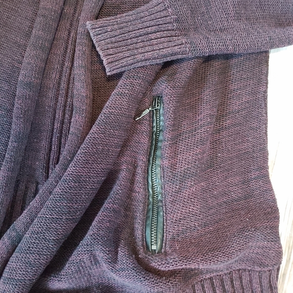 Burgundy and black tunic cartigan with faux leather zips - Picture 2 of 3